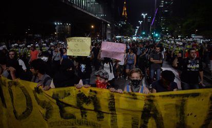 Manifestación en Sao Paulo contra los contratos extranjeros del Petrobras
