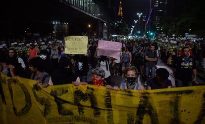 Manifestaci&oacute;n en Sao Paulo contra los contratos extranjeros del Petrobras