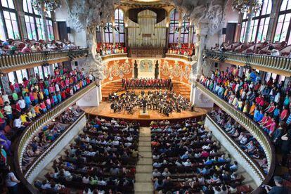 El Palau de la Música Catalana fue ayer literalmente ocupado por 800 niños.