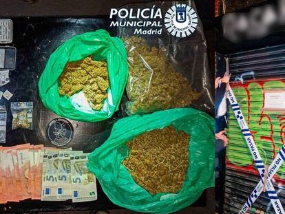 Imagen facilitada por la Policía Municipal tras intervenir droga en una fiesta en el distrito de Arganzuela este fin de semana.