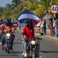 Protesta por el embargo de EE UU a Cuba, este domingo en La Habana.