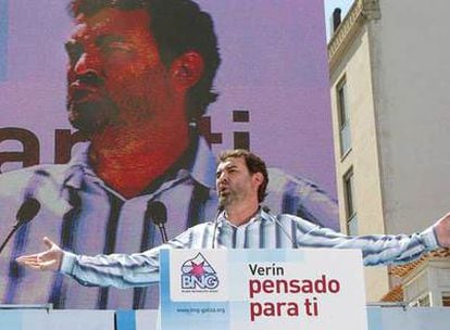 Anxo Quintana, en su mitin, ayer, en la Praza da Mercé de Verín.