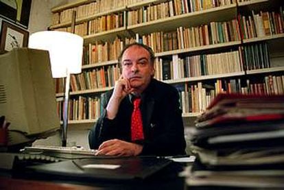 Enrique Vila-Matas, retratado esta semana en su casa de Barcelona.