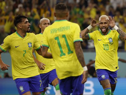 Los jugadores de Brasil celebran el gol de Neymar en la victoria ante Corea del Sur en los octavos de final del Mundial este domingo.