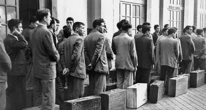 Salida del primer contingente de trabajadores españoles hacia Bélgica en 1957.
