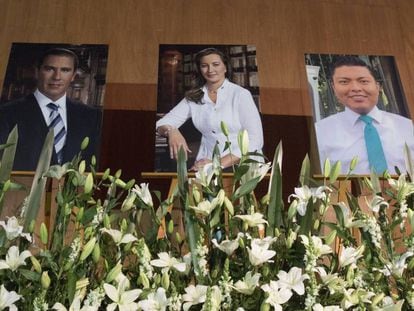 Alonso en el centro y Moreno Valle, a su derecha, en un homenaje póstumo.