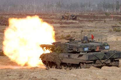 Un tanque Leopard 2 durante unos ejercicios militares en Letonia en 2021.