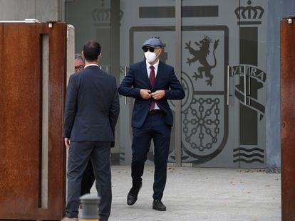 Los dos 'mossos' absueltos, a su salida de la sede de la Audiencia Nacional tras una de las sesiones del juicio.