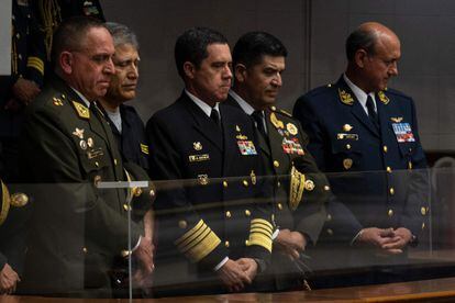 Representantes de las Fuerzas Armadas de Perú, durante la ceremonia de posesión de la nueva presidenta del país, Dima Boluarte, este miércoles.