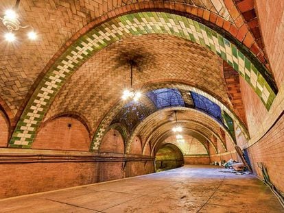 Antigua  estación del Metro de City Hall, diseñada por Rafael Guastavino a principios del siglo XX.