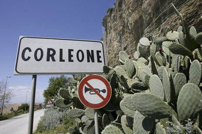 La entrada a Corleone, en Italia