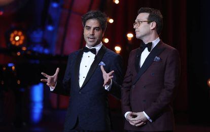 Ernesto Sevilla y Joaquín Reyes, durante la 32ª Edición de los Premios Goya.