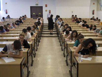 Examen de Selectividad hoy en la Universidad de Sevilla.