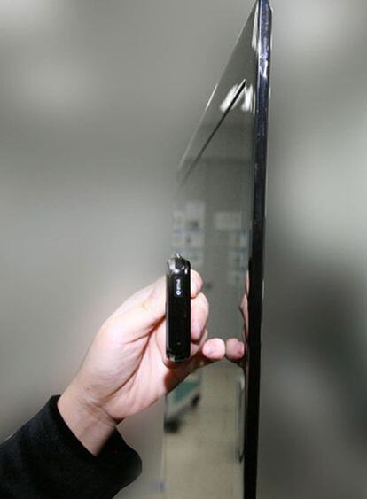 Samsung va a mostrar su nuevo televisor de sólo 6,5 milímetros de grosor que no saldrá al mercado hasta diciembre de 2009