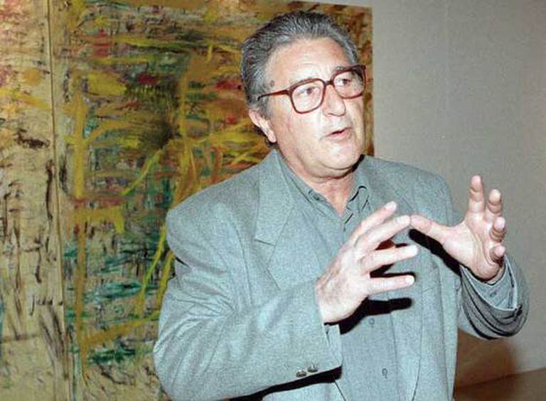 Alberto Datas, ante una de sus obras.