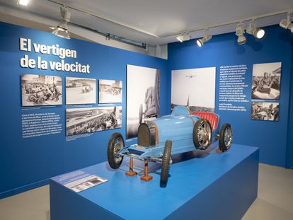 Un Bugatti infantil de gasolina en la exposición de Casas i Galobardes.  / Foto Fundació Palau