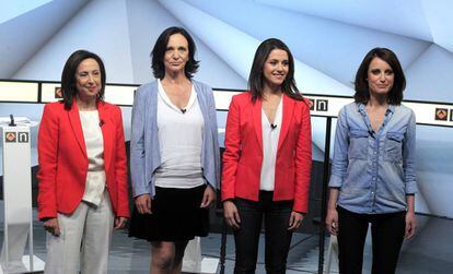 De izquierda a derecha: Margarita Robles (PSOE), Carolina Bescansa (Unidos Podemos), In&eacute;s Arrimadas (Ciudadanos) y Andrea Levy (PP), antes de participar en el primer debate a cuatro de la campa&ntilde;a electoral, en Antena 3.