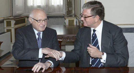 José Pedro Pérez-Llorca y Alfredo Pérez de Armiñán, tras el acuerdo.