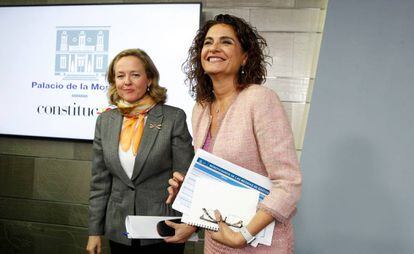 La vicepresidenta económica, Nadia Calviño y la ministra de Hacienda, María Jesús Montero.