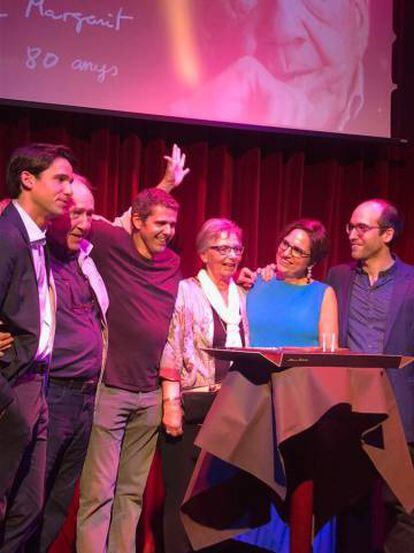 Un momento de la fiesta por el 80º cumpleaños de Joan Margarit.