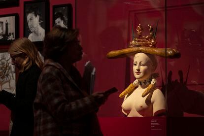 'Busto de mujer retrospectivo', de Salvador Dalí, en la exposición del CaixaFòrum.