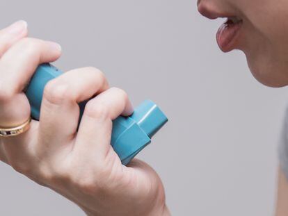 El asma una reacción inmunitaria de origen desconocido. Hay más predisposición a padecerla si existen antecedentes familiares o se tiene otro tipo de alergias.