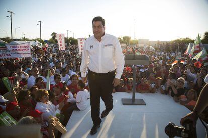 Baltazar Hinojosa, candidato del PRI a la gubernatura del estado de Tamaulipas, durante un acto de campaña en la colonia Independencia en Matamoros