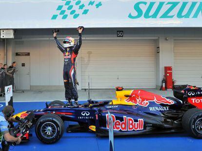 Vettel festeja el triunfo en Suzuka.