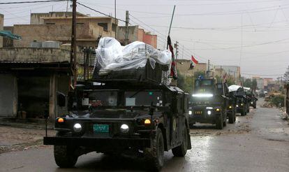 Vehículos de las fuerzas especiales iraquíes en el norte de Mosul, este miércoles.