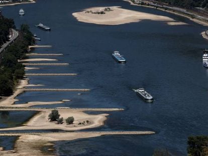 Sequía en un tramo del río Rin a su paso por Alemania.