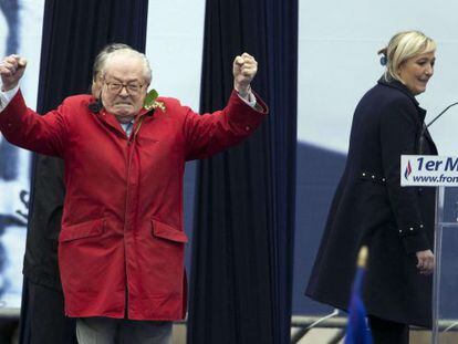 Jean-Marie Le Pen, el pasado 1 de mayo, en el tradicional homenaje a Juana de Arco que el FN organiza cada a&ntilde;o en Par&iacute;s. 