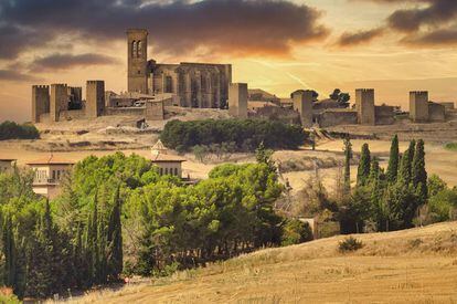 Panorámica del Cerco de Artajona, en Navarra.