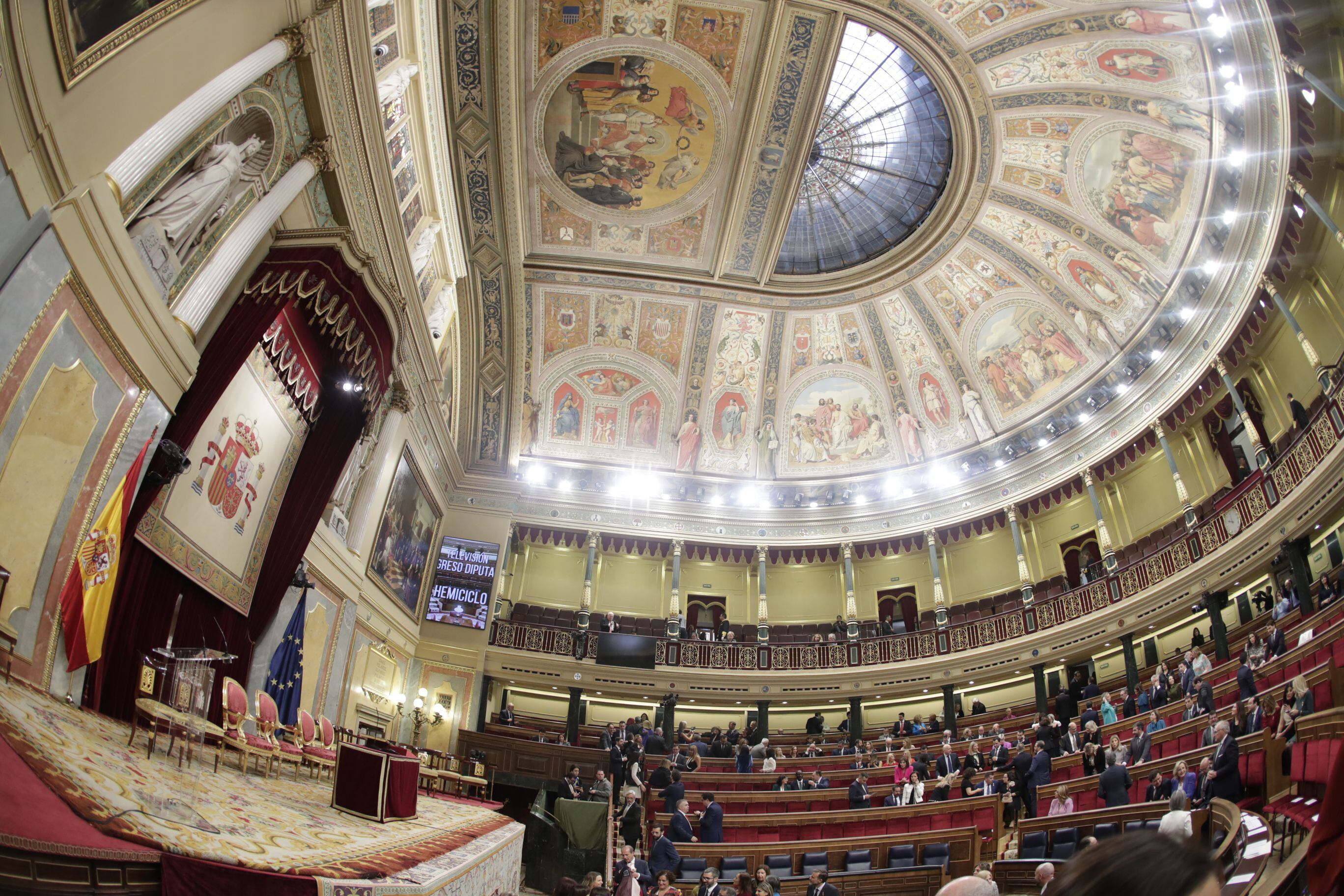 Vista general del Congreso de los Diputados, minutos antes del inicio de la ceremonia de juramento de Leonor de Borbón. 