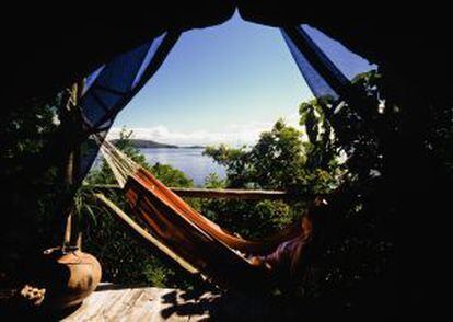Relax con vistas al lago Malaui en la isla de Domwe.