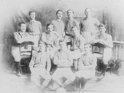 El Milford Everton de 1890. William McCrum es el segundo, por la izquierda, en la fila central.