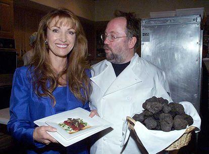 Jane Seymour y su marido presentan un menú elaborado con trufas.