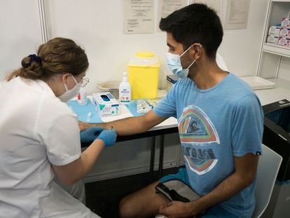Inicio de la campaña de vacunacion contra la Viruela del Mono en Barcelona.