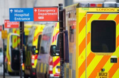 Ambulancias a las puertas del Royal London Hospital el pasado 29 de diciembre.