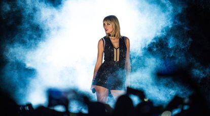 Taylor Swift durante una actuación.