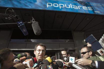 El presidente de la Xunta de Galicia, Alberto N&uacute;&ntilde;ez Feij&oacute;o, atiende a los medios de comunicaci&oacute;n 