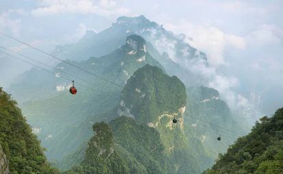 Ascenso en teleférico en el parque nacional de Tianmen Shan, en la provincia china de Hunan.