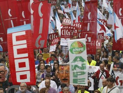 Imagen de la marcha de miles de profesores que ayer se manifestaron a favor de una “enseñanza pública de calidad”.