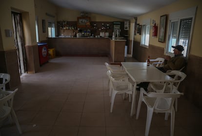 José Murcia, 79, has a third at El Ventorro, the only bar in Balsa de Ves.