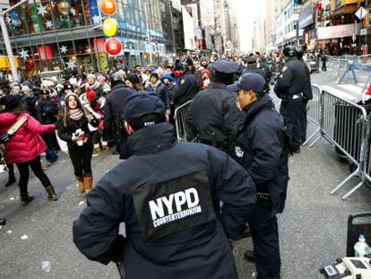 Agents del comando antiterrorista de la Policia de Nova York, aquest dijous a Times Square.