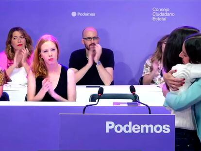 Ione Belarra e Irene Montero se abrazaban durante la celebración del Consejo Ciudadano Estatal de Podemos, este sábado en Madrid.