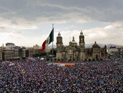 La plaza del Zócalo, repleta de manifestantes en 2012.