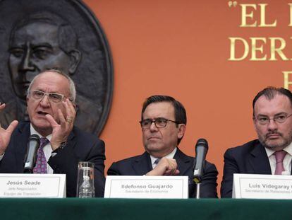 Seade, Guajardo y Videgaray, en la conferencia de prensa.