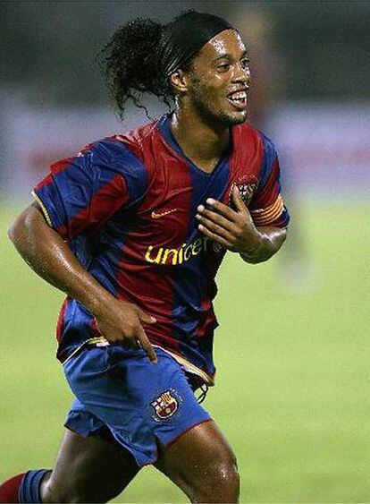 Ronaldinho, durante la gira asiática del Barcelona