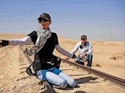 La cineasta Kathryn Bigelow, durante el rodaje de 'En tierra hostil'