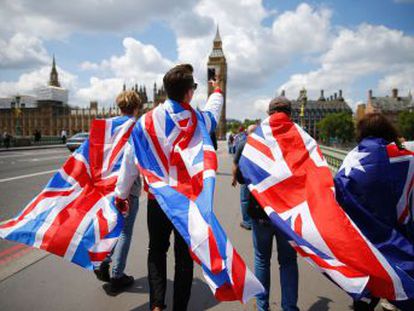 La carta que activa el  Brexit , firmada anoche por May, ya está en manos del presidente del Consejo Europeo